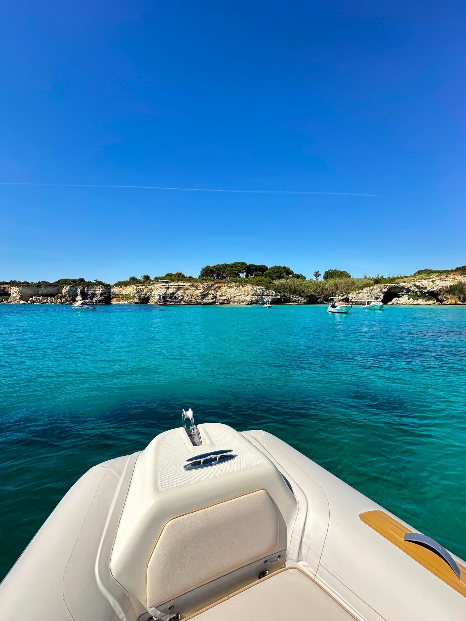 Paesaggio costiero di Otranto visto dal mare, escursione Nord NTO Boat Tours