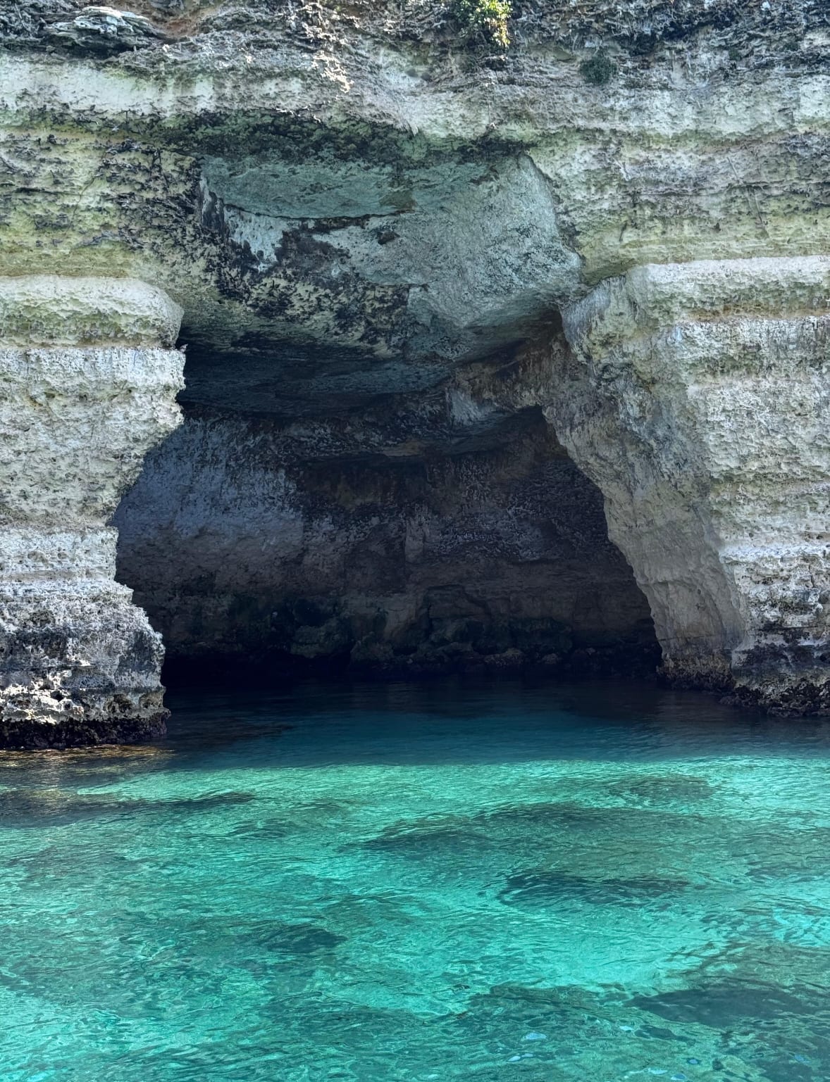 Paesaggio costiero di Otranto visto dal mare, escursione Nord NTO Boat Tours