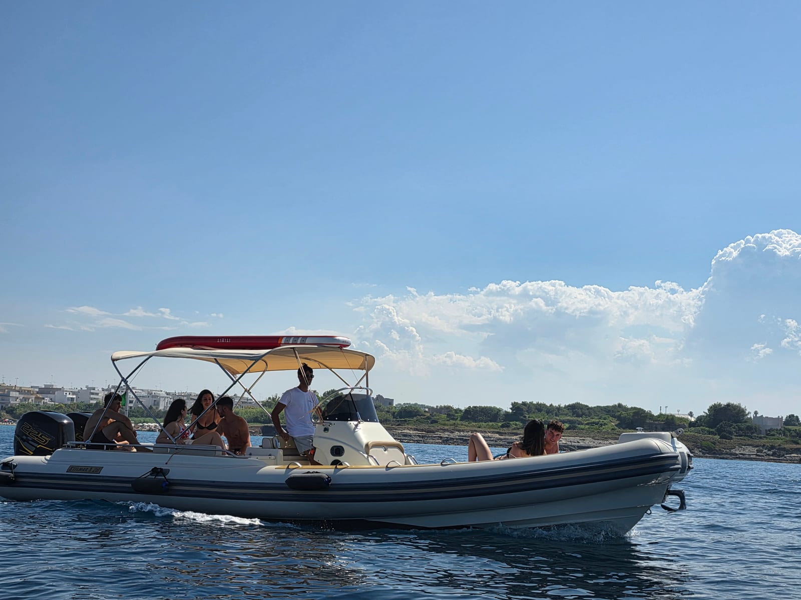 Paesaggio costiero di Otranto visto dal mare, escursione Nord NTO Boat Tours