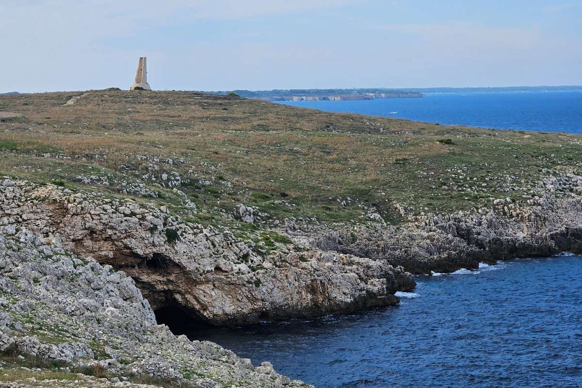 Grotta Palombara, cavità marina nella falesia